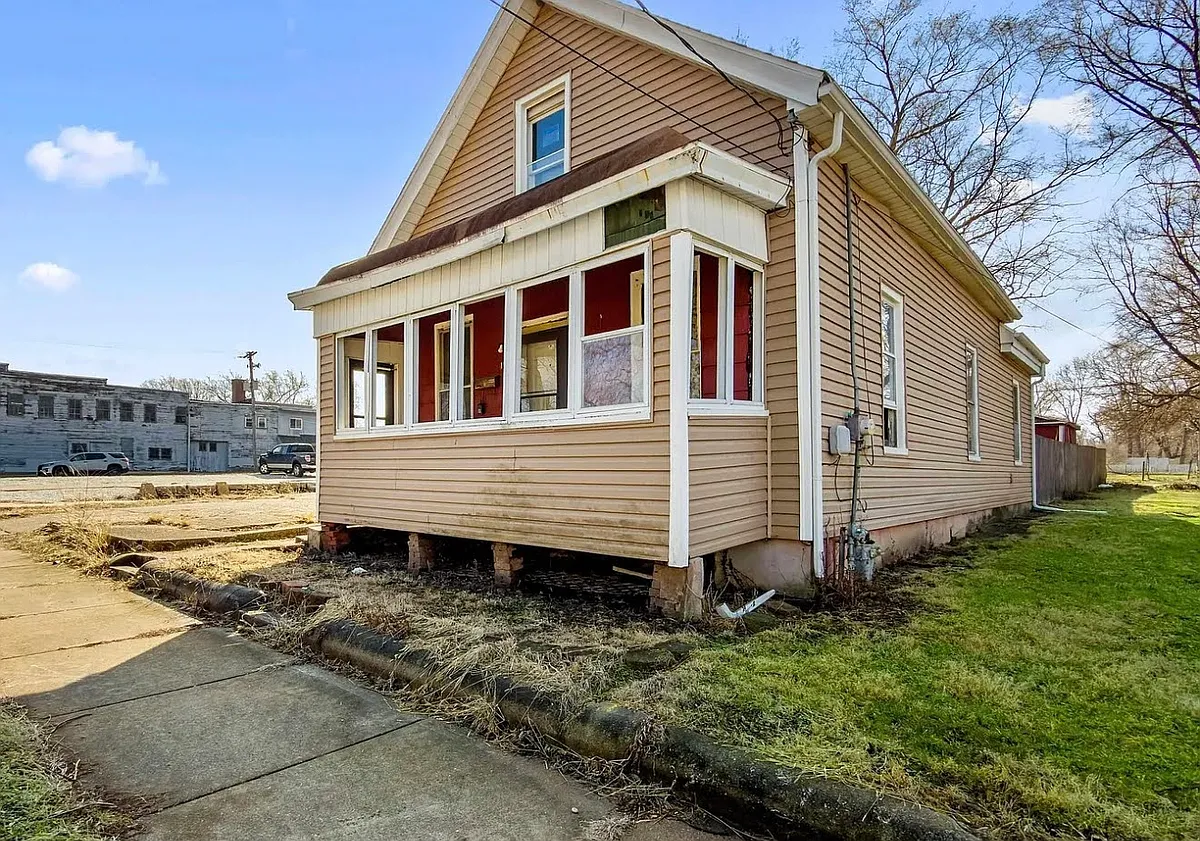 Building Photo - 1206 W Johnson St