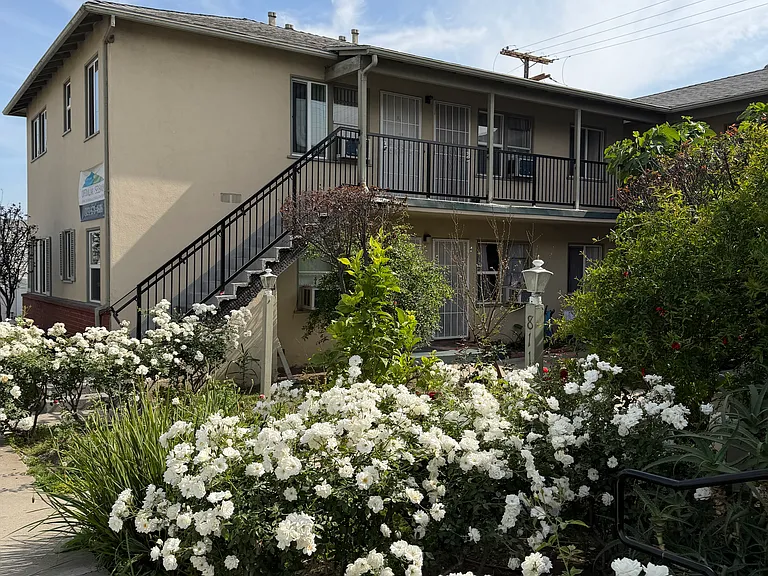 811 S Glenoaks Blvd #M — Photo 1