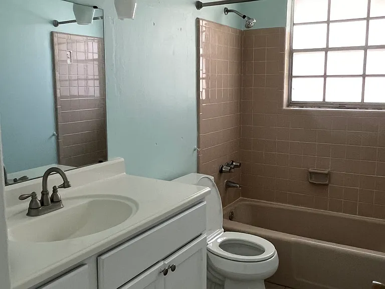 287 N Evans Cir #A — Photo 2