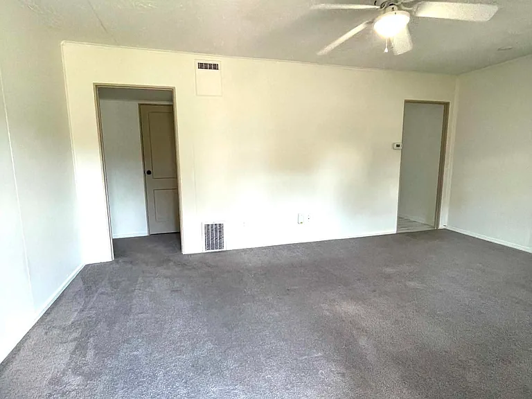 6752 Hamilton St — Photo 5