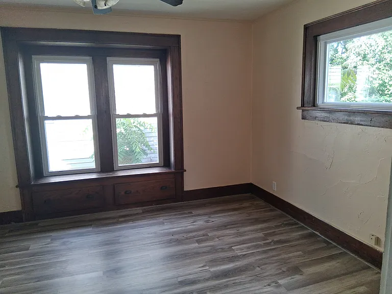 1543 Front St — Photo 2