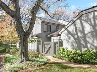 430 Shoreline Rd, Barrington, IL 60010