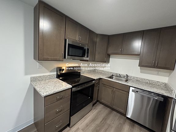 4th image of 1741 Washington St #5