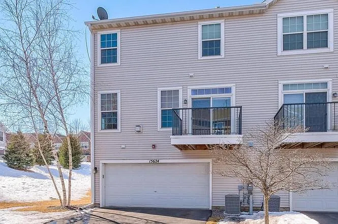 4 bed, 2379 sqft, $3,100 — Photo 2