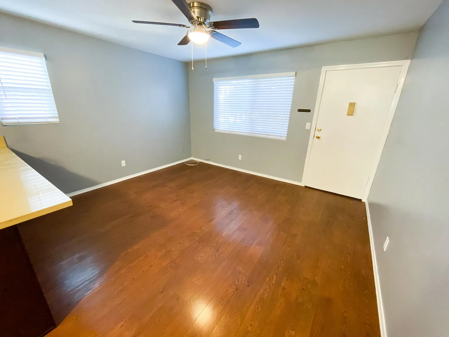 2 bed, 900 sqft, $2,200 — Photo 3