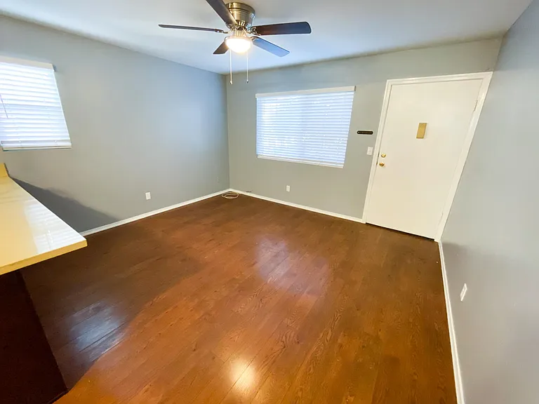 813 N Hoover St #1 — Photo 3