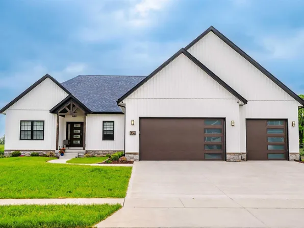 7046 Saint Ann Dr, Bettendorf, IA 52722