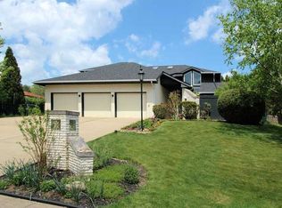 1805 S Villa Dr, Gibsonia, PA