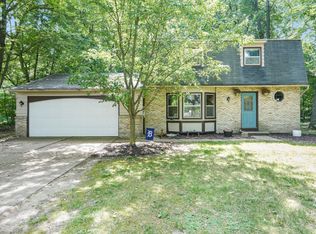710 Dover Dr NW, Grand Rapids, MI
