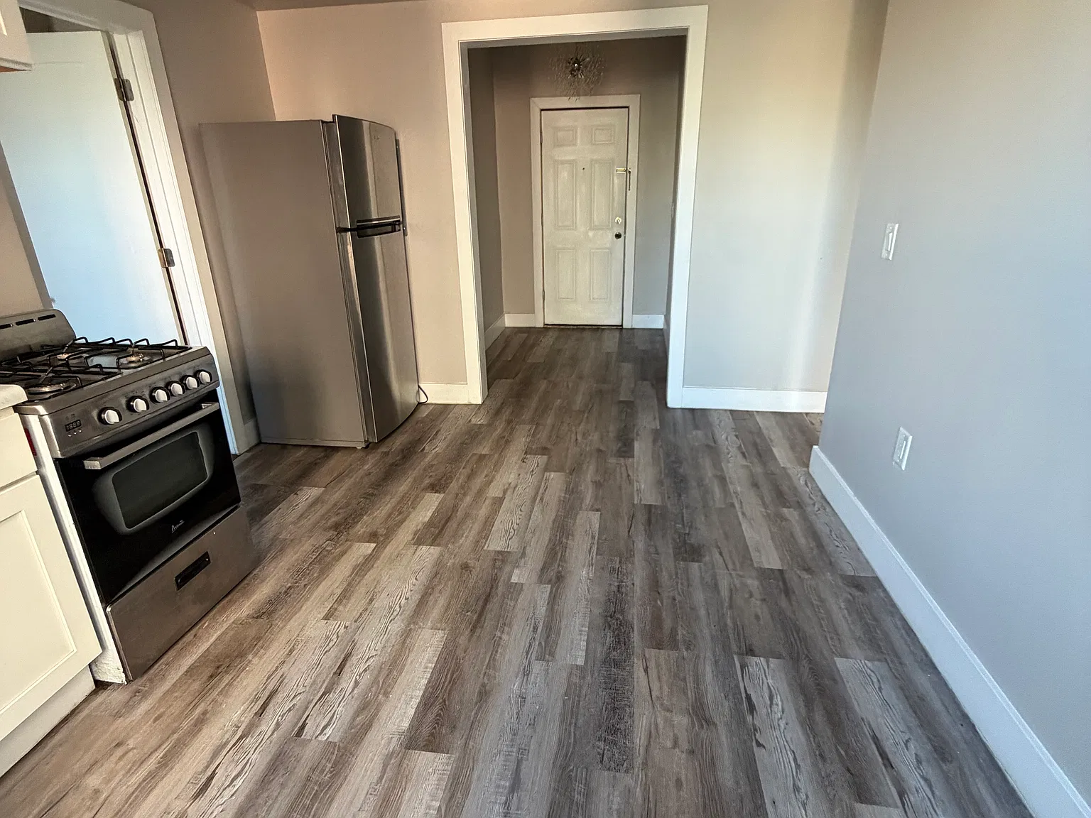 2 bed, 700 sqft, $1,900 — Photo 3