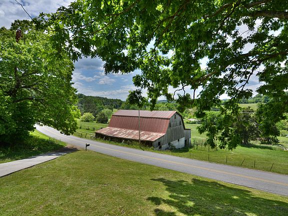 3rd image of 1610 Greenwell Dr