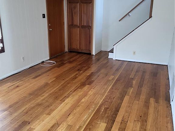 2nd image of 1523 S Jefferson St