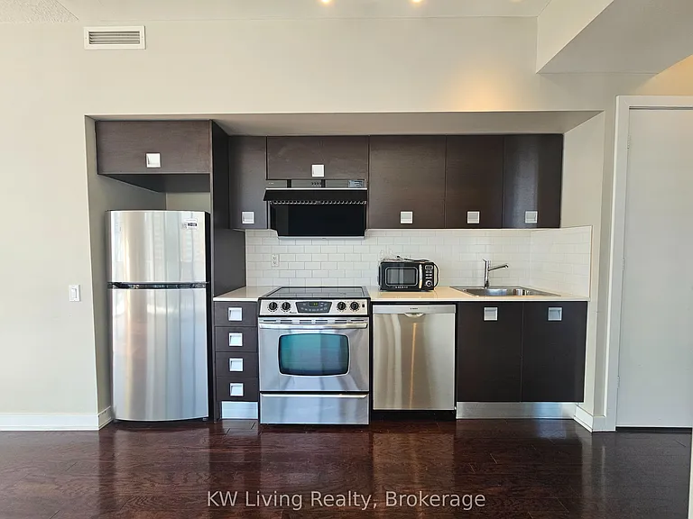 33 Charles St E #1305 — Photo 16