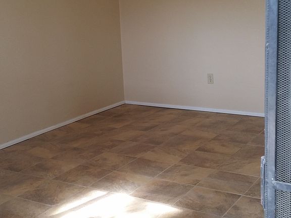 3rd image of 2122 N Sierra Way