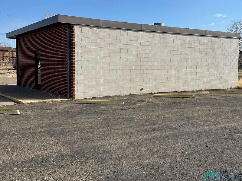 1st image of 101 W 4th St