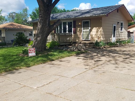 Beautiful front bay window
