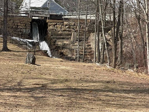 4th image of 119 Moultonville Road