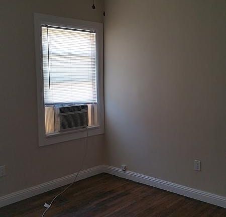 2nd image of 1522 N Buena Vista St