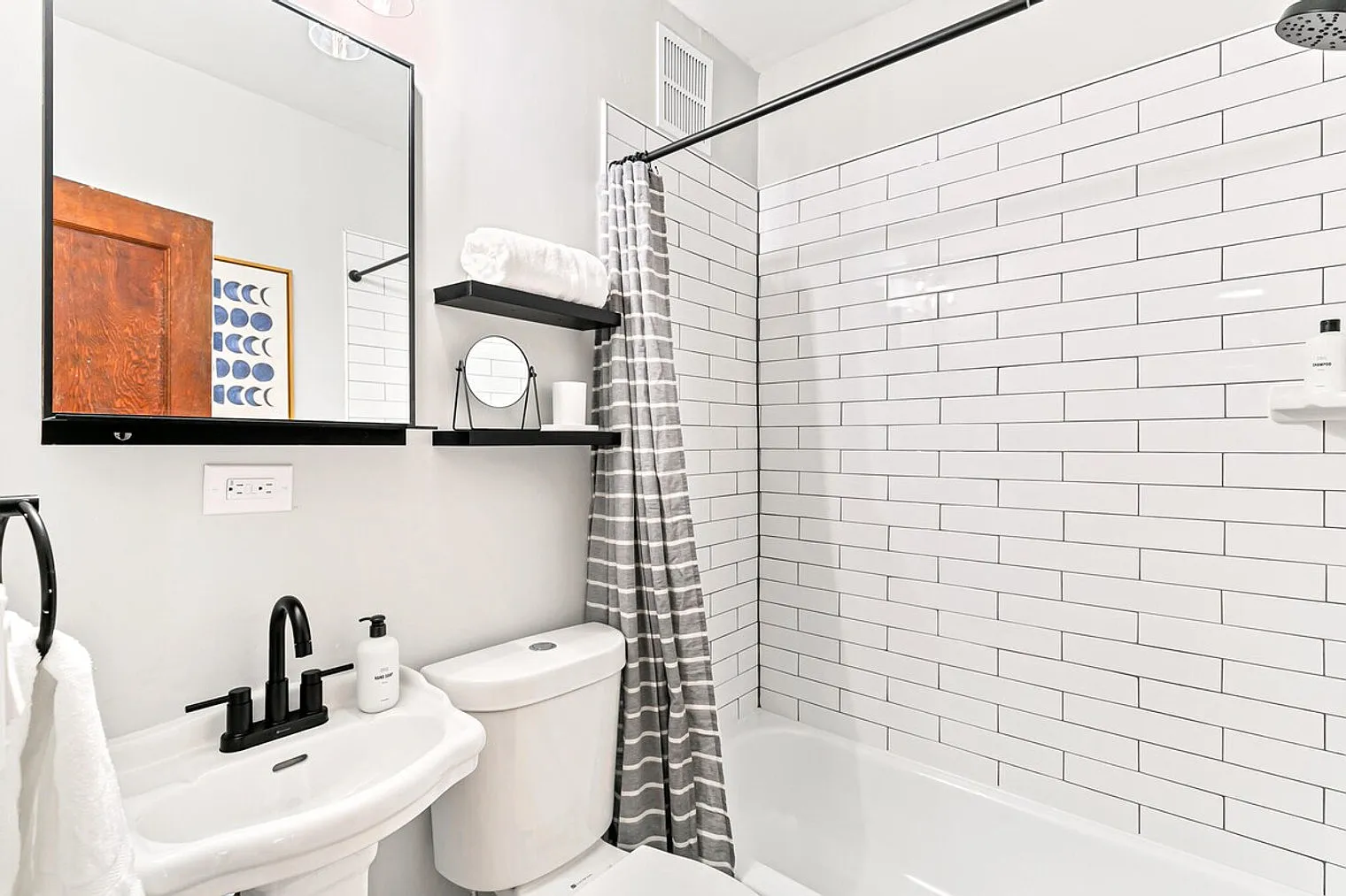 1 bed, 1.0 bath, 452 sqft, $2,426 — Photo 4