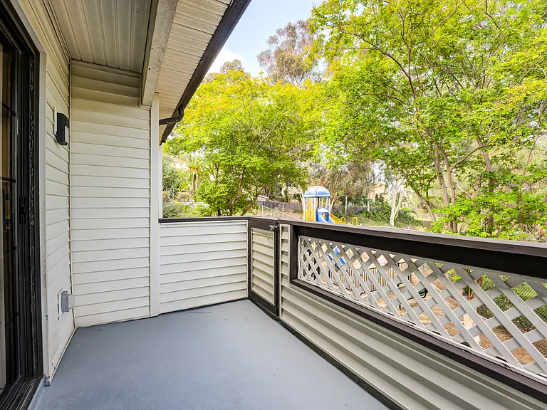 Howard Gilmore Terrace - Military Housing — Photo 33