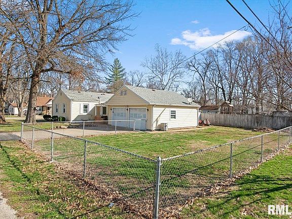 3rd image of 2100 E Hood St