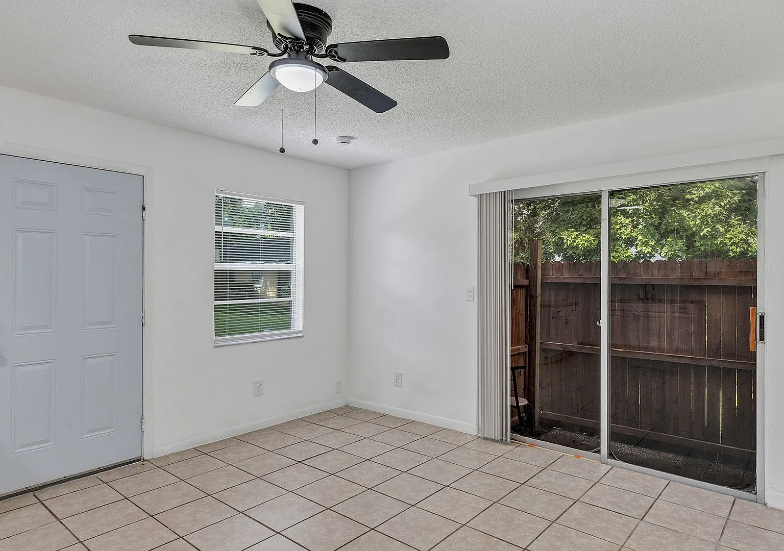 Affordable 1-Bedroom Apartment for Rent Great Location in Ocala! — Photo 3