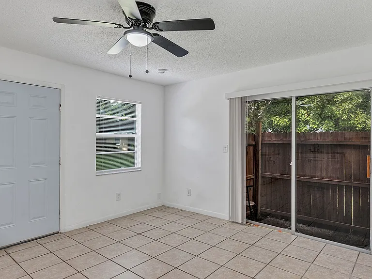 506 NE 28th Ave #C — Photo 3