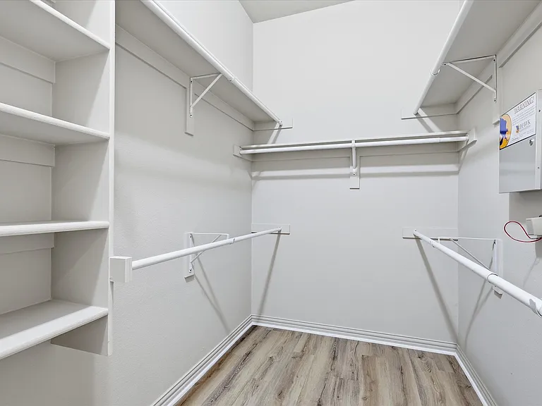 1725 Brookview Dr — Photo 10