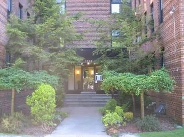 2229 Knapp Street image 1 of 1