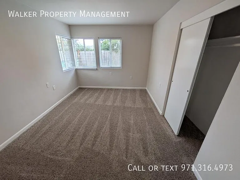 3911 NE Garden Dr — Photo 16