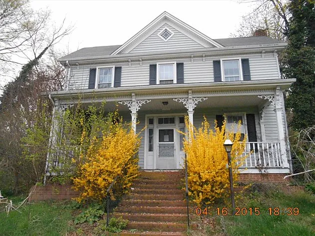 108 School St photo 1