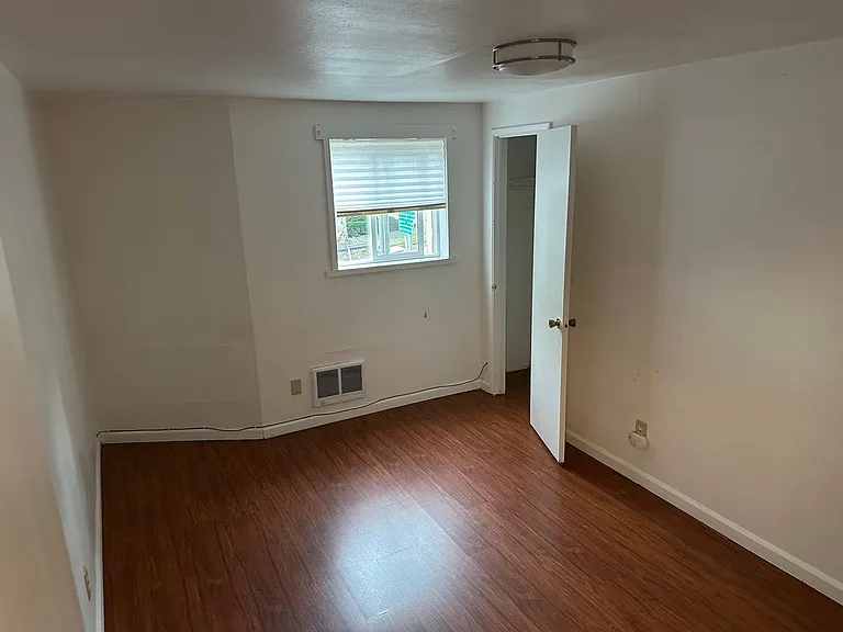 704 19th Ave — Photo 3