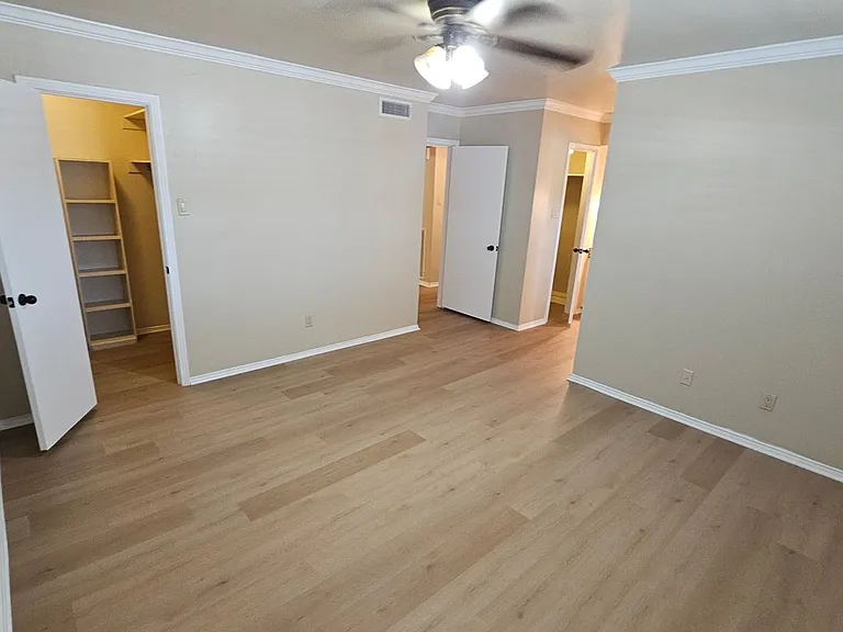 6033 Sandhurst Ln #D — Photo 34