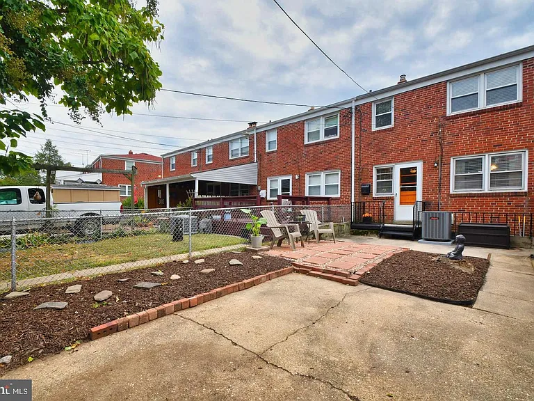1130 Linden Ave — Photo 23