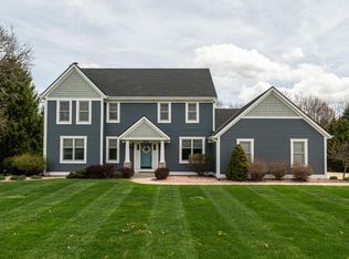 612 Hunters Crossing S, Slinger, WI 53086