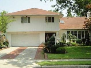 149 Dogwood Rd, Roslyn, NY 11576