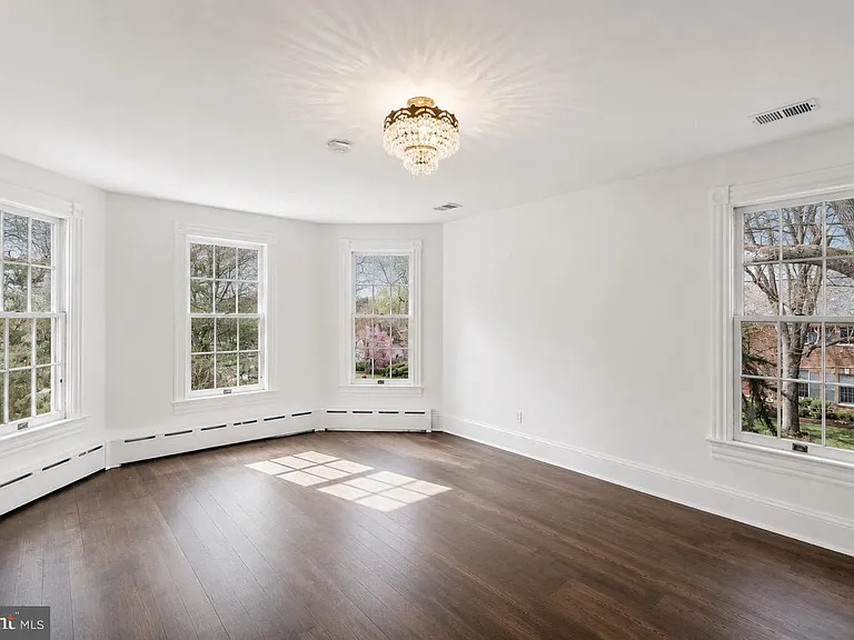 5305 Saratoga Ave — Photo 16