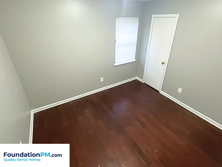 1375 Adelaide St — Photo 11