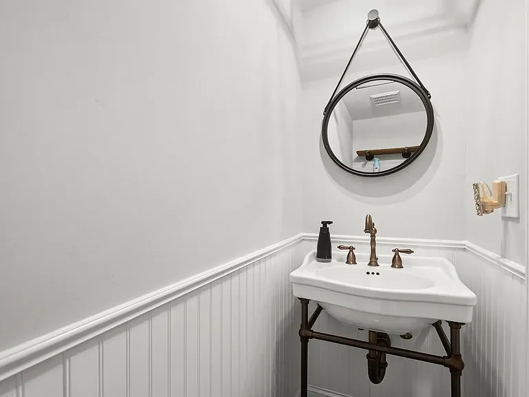 7047 Leewood Forest Dr — Photo 8