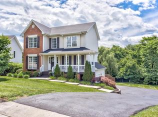 1733 Meadows Rd, Vinton, VA 24179