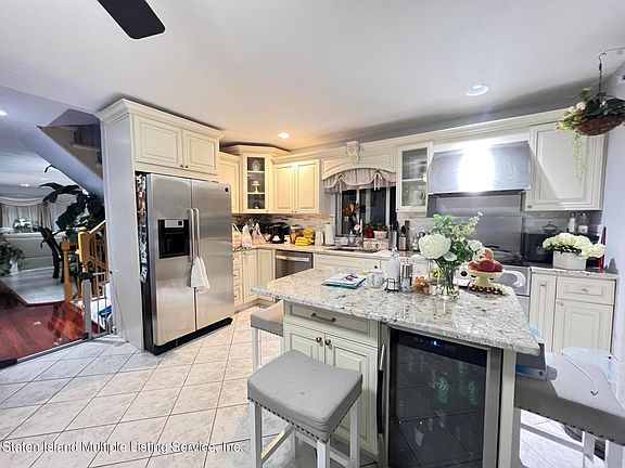2nd image of 32 Cortelyou Ave