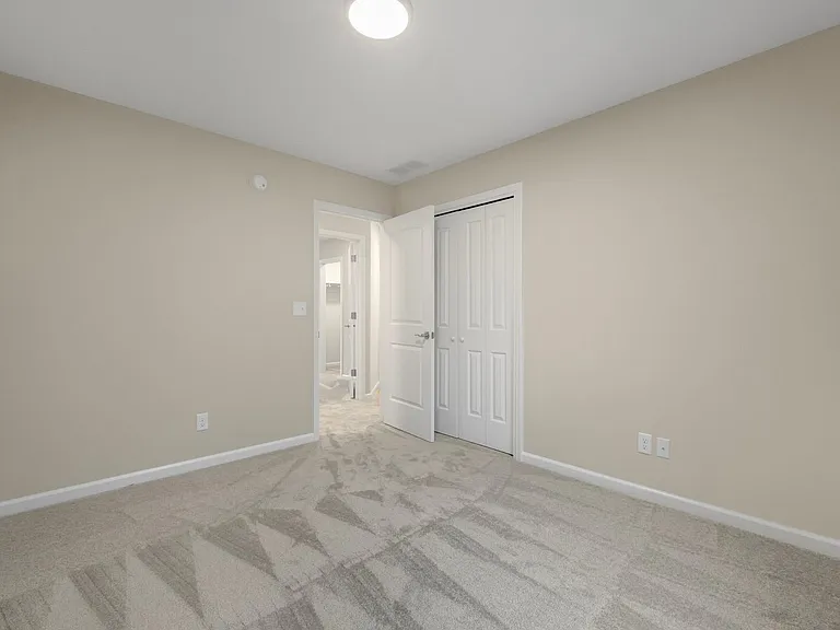 305 E Toledo St — Photo 5