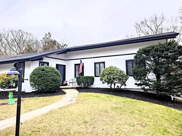 26 Sherwood Dr, Westerly, RI 02891