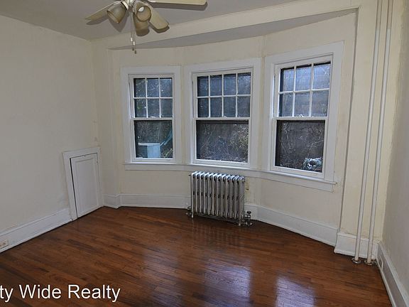 4th image of 2254 Bryn Mawr Ave #1D