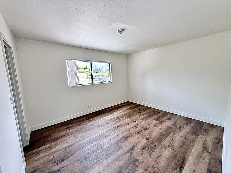 12521 Saticoy St #4 — Photo 16