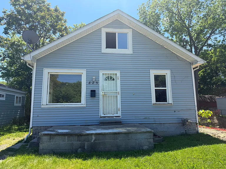 825 Vermilya Ave — Photo 1