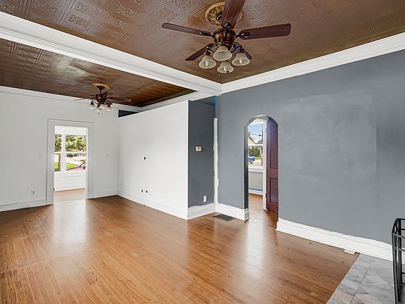 4th image of 709 E Clark St