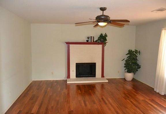 5th image of 406 Sycamore Dr