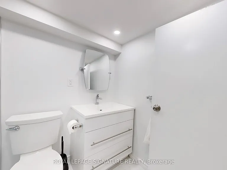247 Palmerston Ave #LOWER — Photo 7