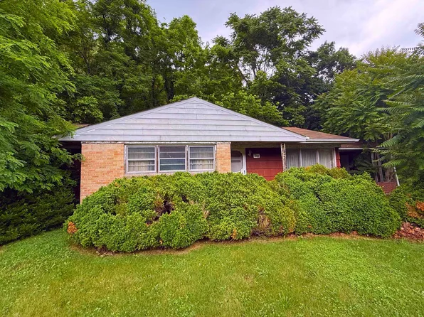 3000 Winterberry Ave, Covington, VA 24426